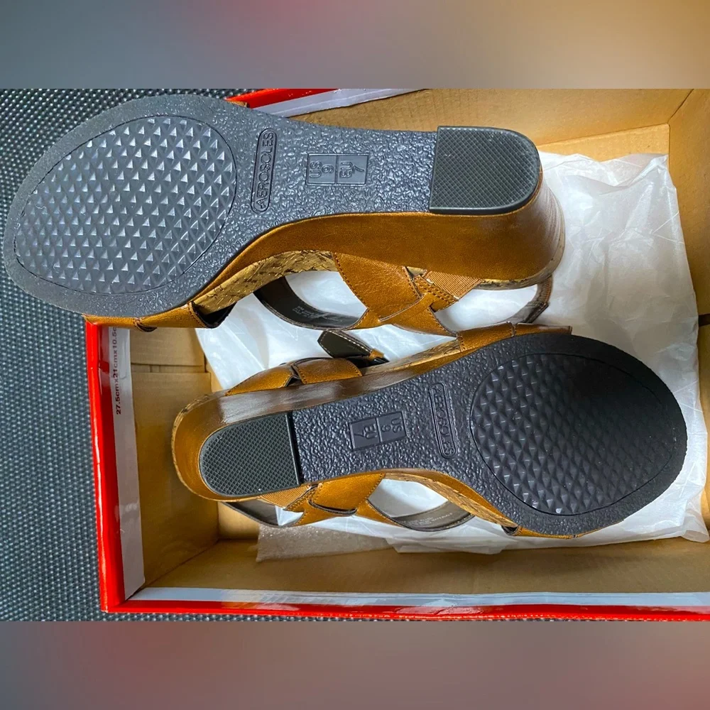 Aerosols Dove Plush, size 9 - Picture 3 of 4